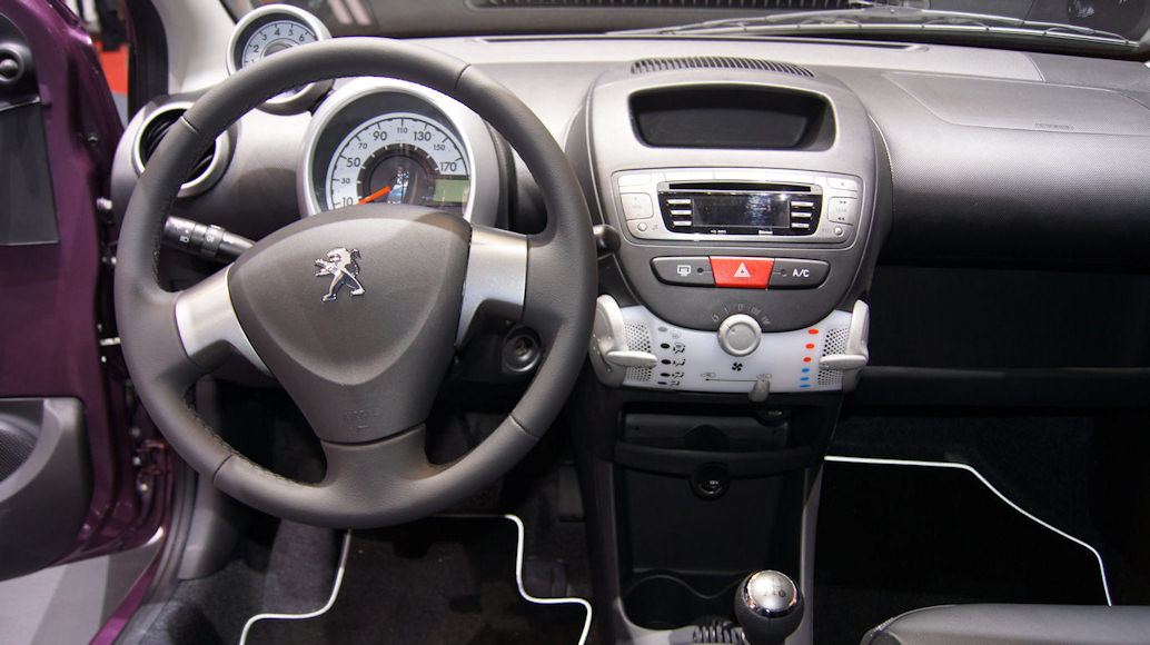2010 Peugeot 107 (Phase II, 2008) 3-door 1.0 (68 CH)  Fiche technique,  consommation de carburant , Dimensions