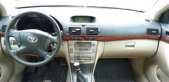 La Toyota Avensis année 2003-2009 à l'essai ainsi que les 363 avis