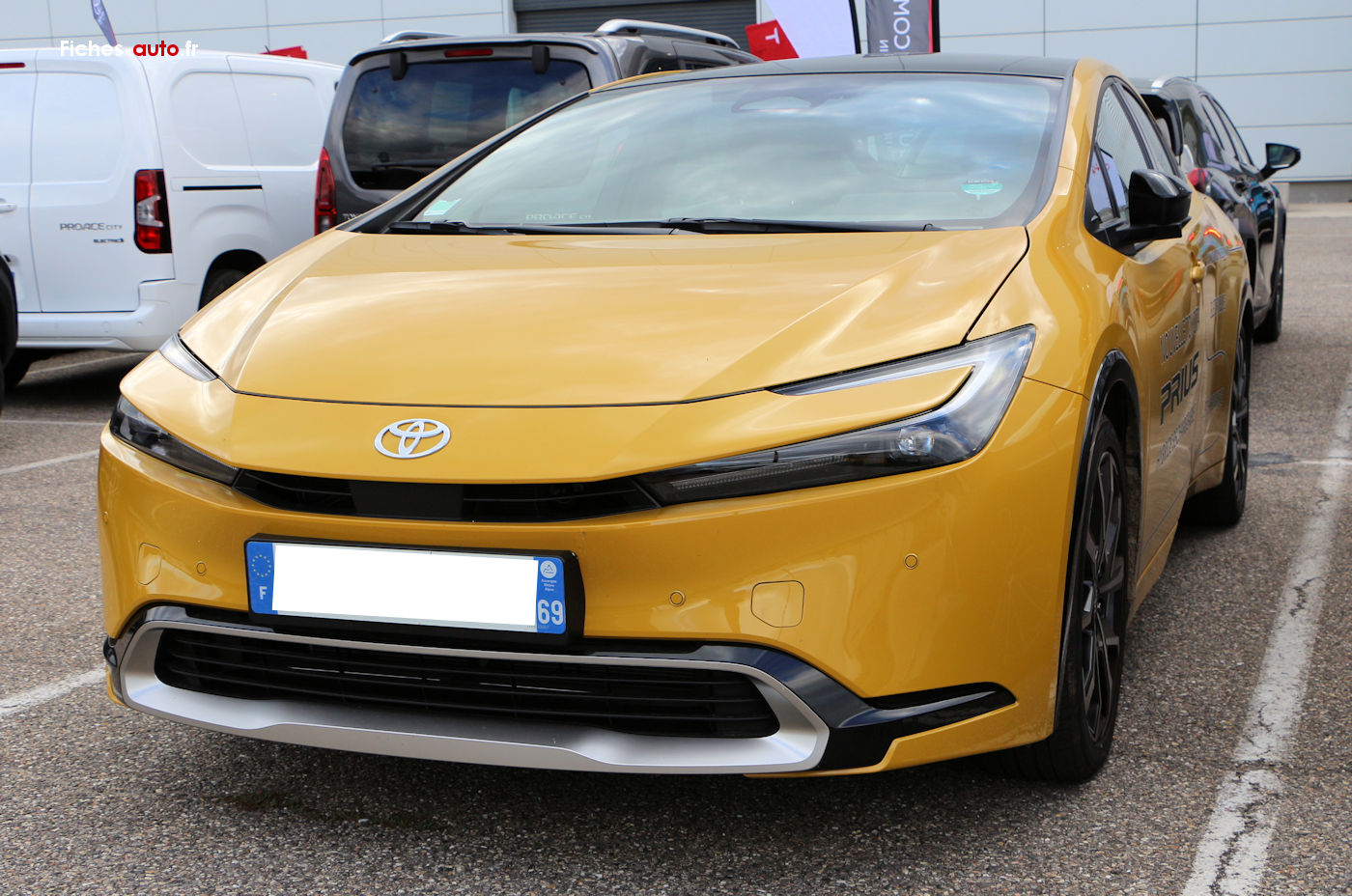 Fiche technique toyota Prius 5 2023 Toutes les spécifications ...