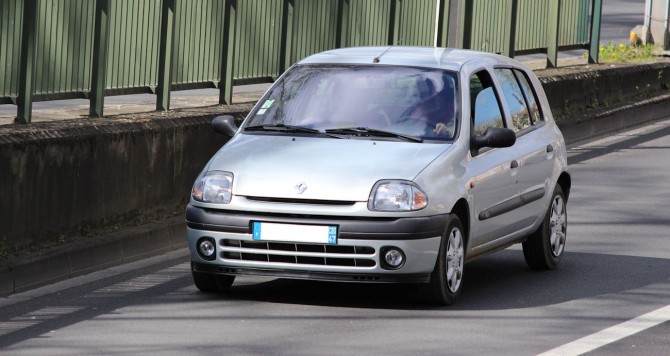 Renault Clio 2 1.5 dci 65 ch : L'essai et les 146 avis.